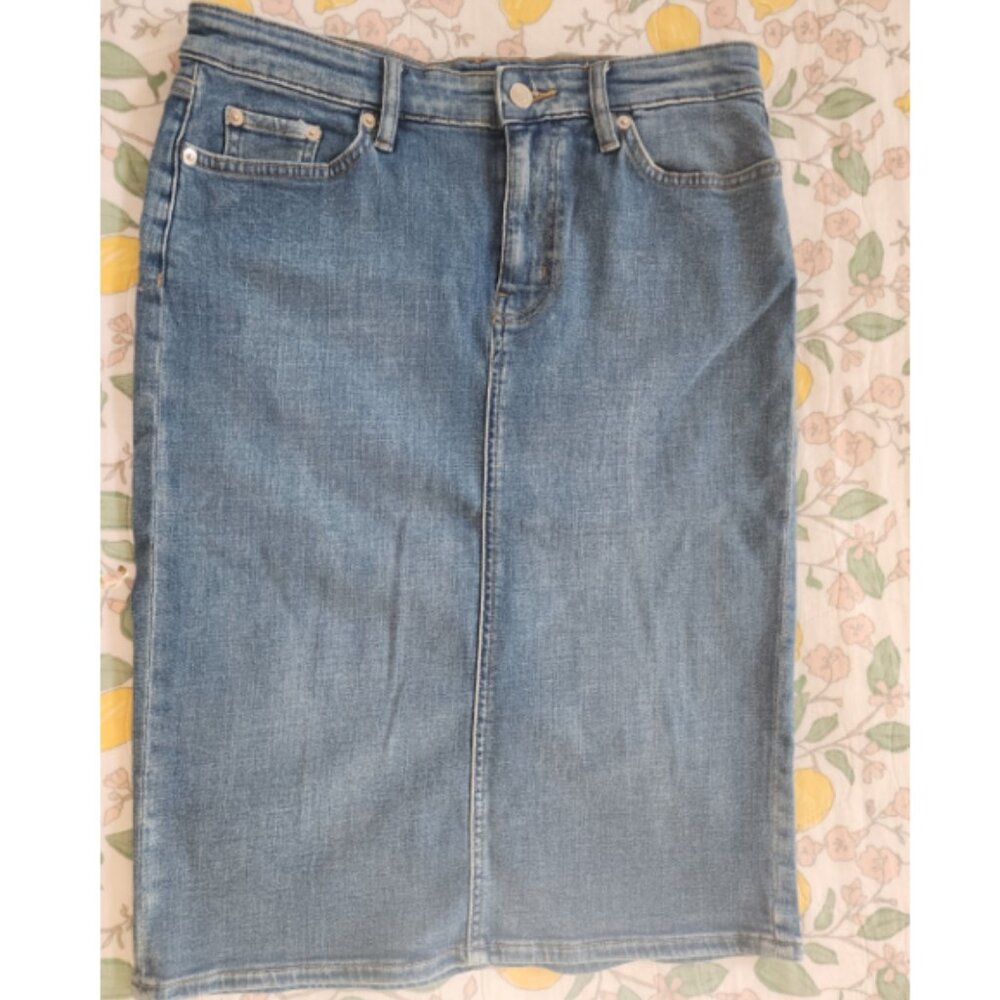 New RALPH LAUREN Jean Skirt, Size 4, knee length